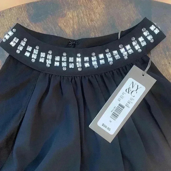 Sleeveless chiffon women’s top - Picture 2 of 4